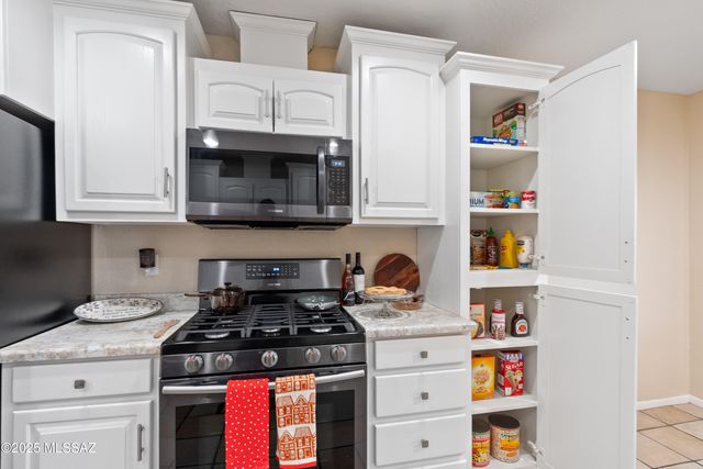 6850 N De Chelly Loop, Tucson, AZ 85741