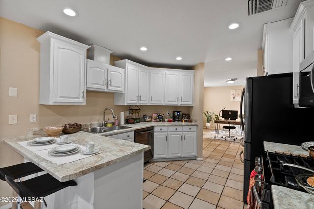 6850 N De Chelly Loop, Tucson, AZ 85741