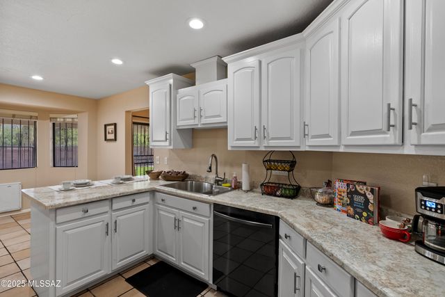 6850 N De Chelly Loop, Tucson, AZ 85741