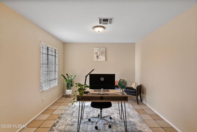 6850 N De Chelly Loop, Tucson, AZ 85741