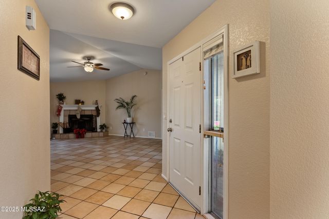 6850 N De Chelly Loop, Tucson, AZ 85741