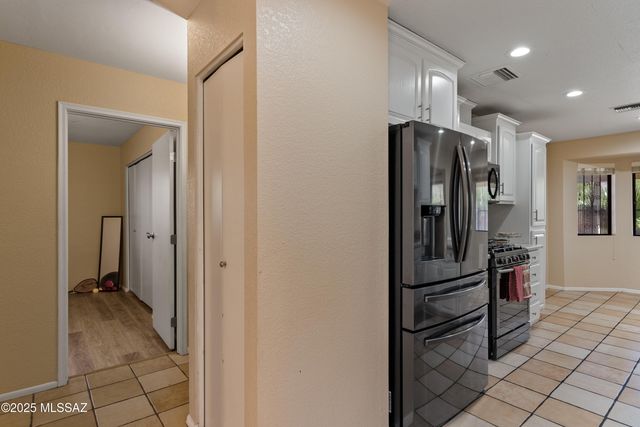 6850 N De Chelly Loop, Tucson, AZ 85741