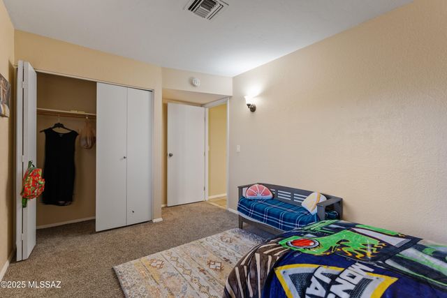 6850 N De Chelly Loop, Tucson, AZ 85741