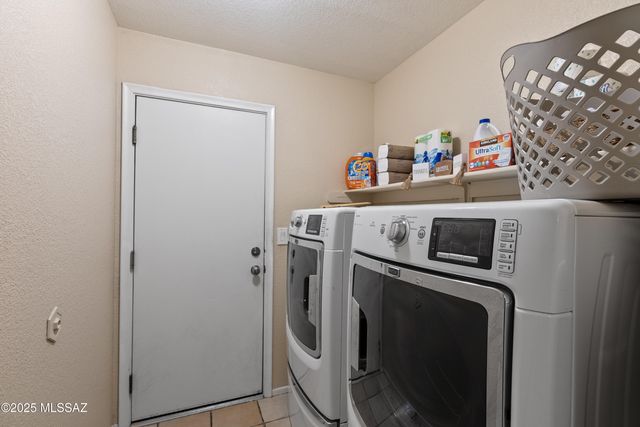 6850 N De Chelly Loop, Tucson, AZ 85741