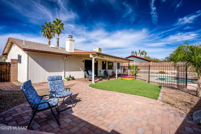 6850 N De Chelly Loop, Tucson, AZ 85741