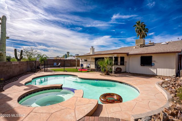 6850 N De Chelly Loop, Tucson, AZ 85741