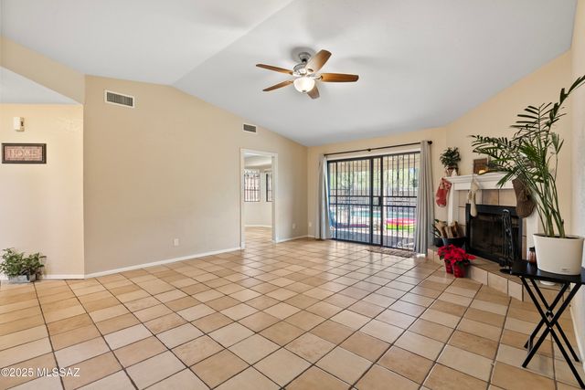 6850 N De Chelly Loop, Tucson, AZ 85741