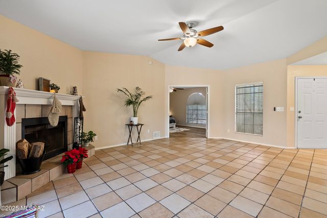 6850 N De Chelly Loop, Tucson, AZ 85741