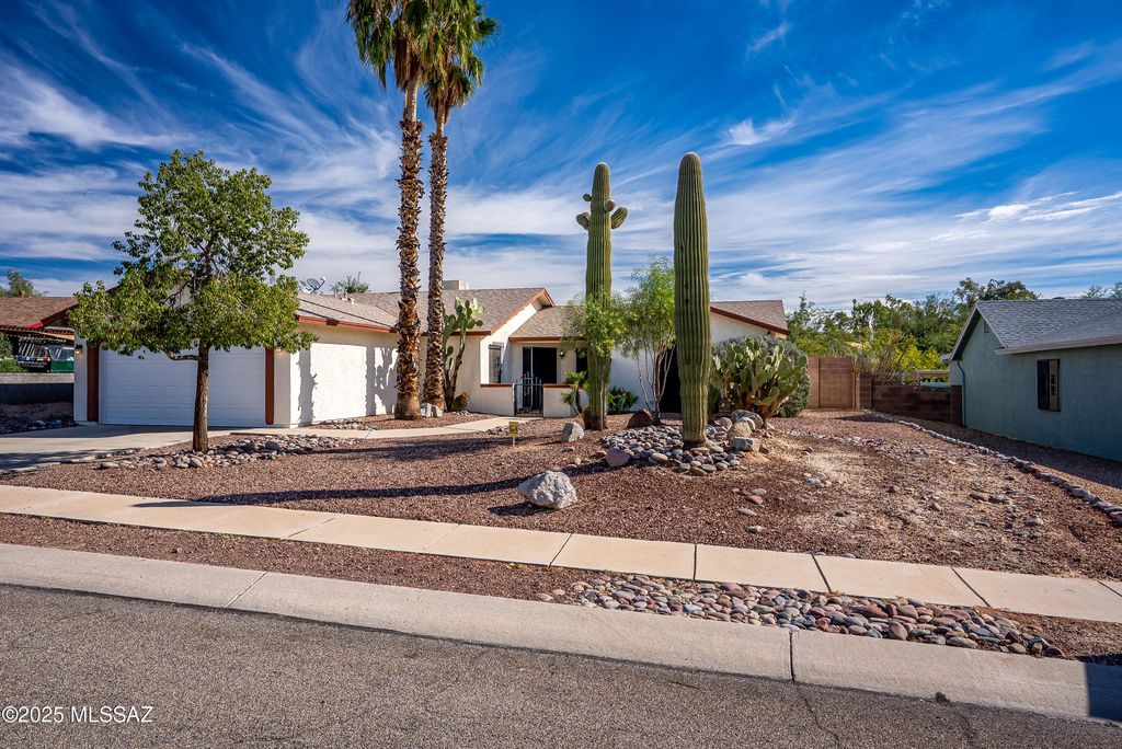 6850 N De Chelly Loop, Tucson, AZ 85741