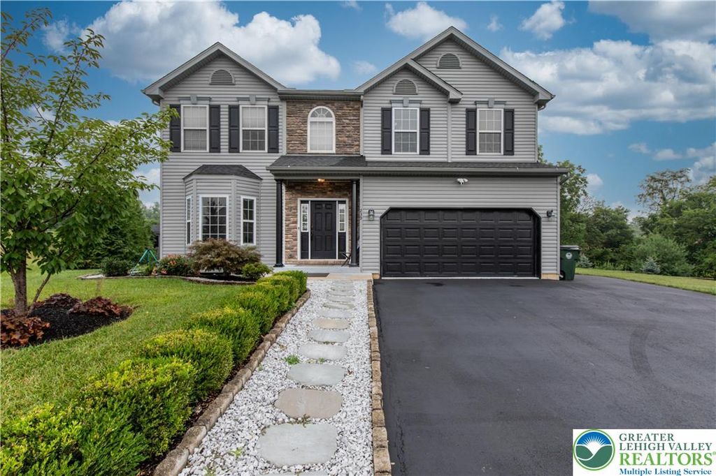 239 Bluegrass Court, Upper Macungie Twp, PA 18104