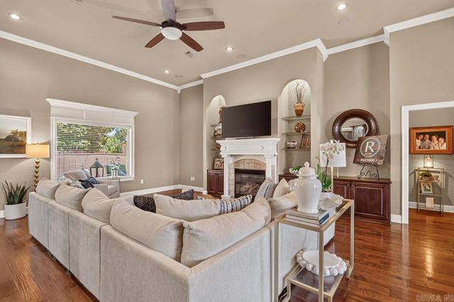 124 Lake Valley Dr, Maumelle, AR 72113