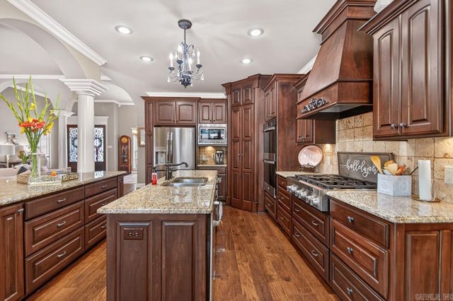 124 Lake Valley Dr, Maumelle, AR 72113