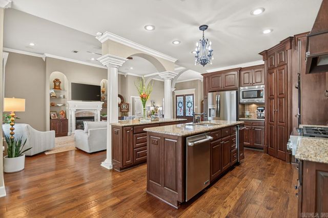 124 Lake Valley Dr, Maumelle, AR 72113