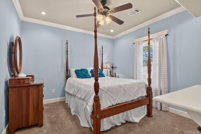 124 Lake Valley Dr, Maumelle, AR 72113