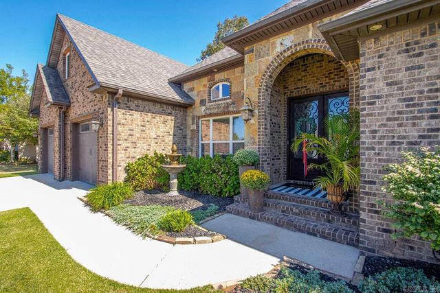 124 Lake Valley Dr, Maumelle, AR 72113
