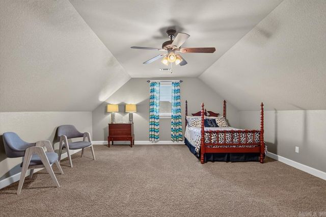 124 Lake Valley Dr, Maumelle, AR 72113