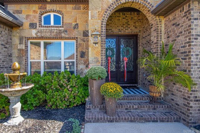 124 Lake Valley Dr, Maumelle, AR 72113