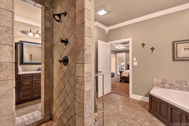124 Lake Valley Dr, Maumelle, AR 72113