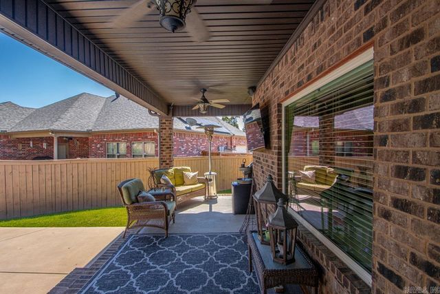 124 Lake Valley Dr, Maumelle, AR 72113