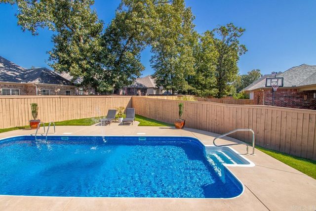 124 Lake Valley Dr, Maumelle, AR 72113