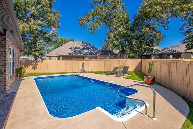 124 Lake Valley Dr, Maumelle, AR 72113
