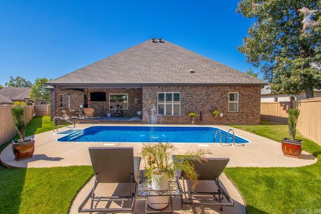 124 Lake Valley Dr, Maumelle, AR 72113