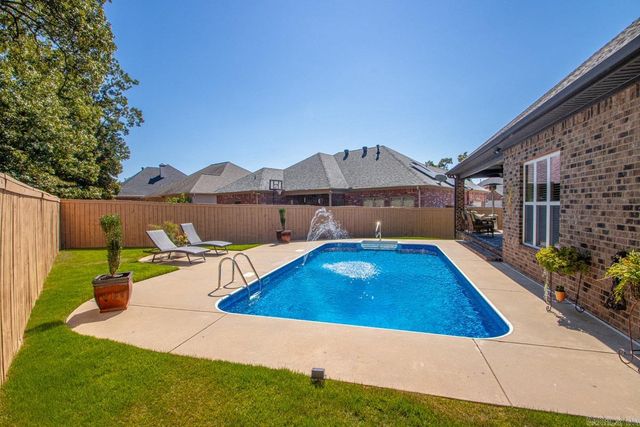 124 Lake Valley Dr, Maumelle, AR 72113