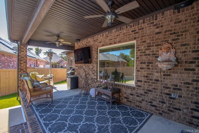 124 Lake Valley Dr, Maumelle, AR 72113