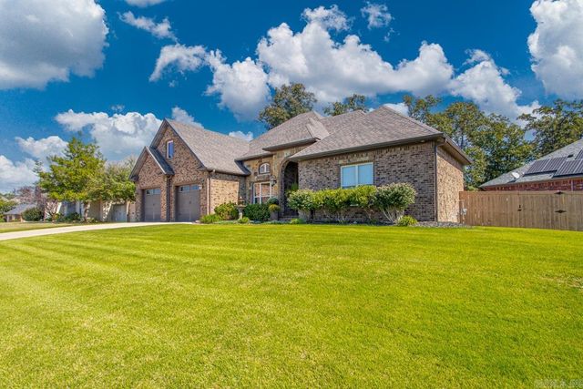 124 Lake Valley Dr, Maumelle, AR 72113