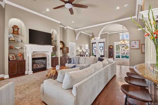 124 Lake Valley Dr, Maumelle, AR 72113