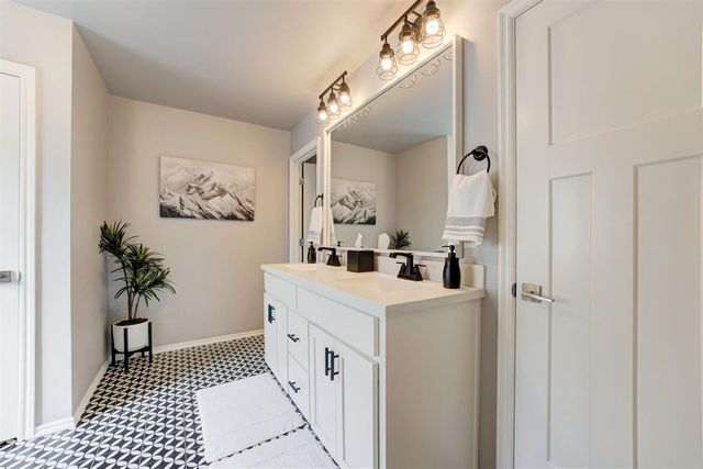 15924 Flat Hill Lane, Oklahoma City, OK 73170