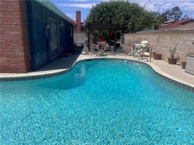 543 N Pampas, Rialto, CA 92376