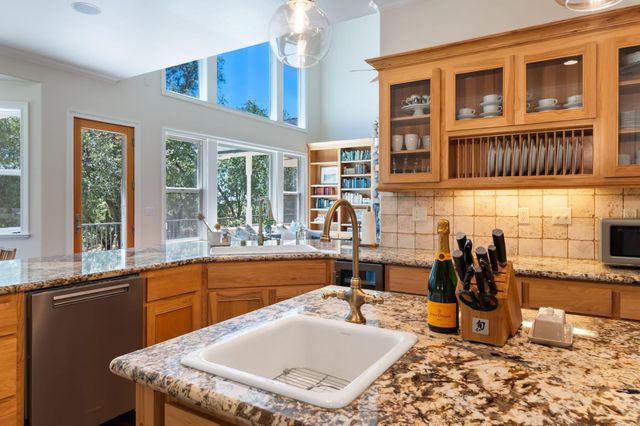 7500 Autumn Wind Ct, Newcastle, CA 95658