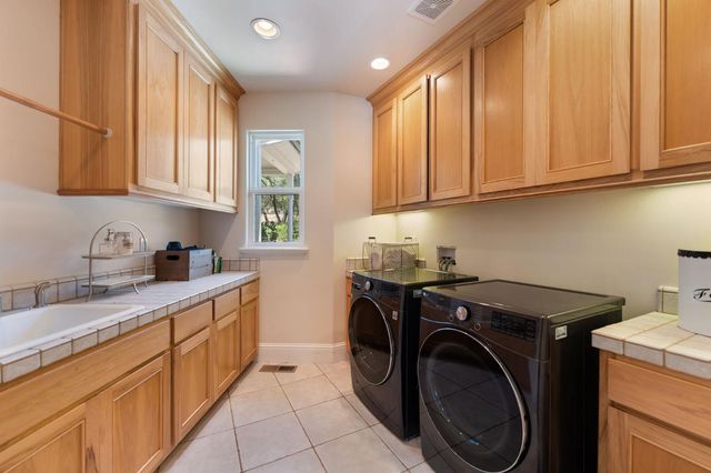 7500 Autumn Wind Ct, Newcastle, CA 95658
