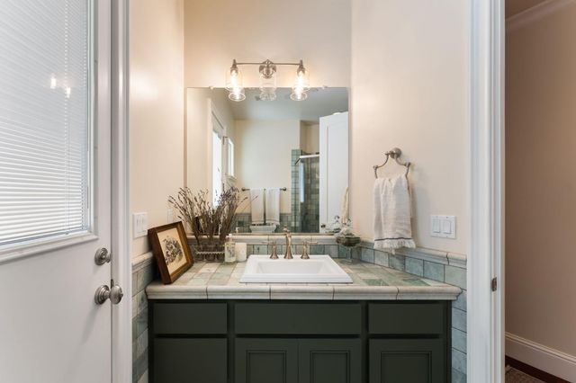 7500 Autumn Wind Ct, Newcastle, CA 95658