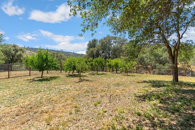 7500 Autumn Wind Ct, Newcastle, CA 95658