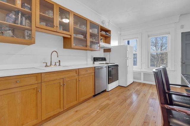 201 High Street 2, Brookline, MA 02445