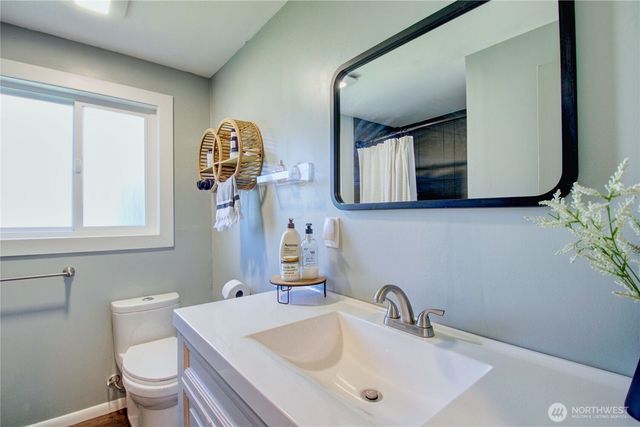 348 NE Harvest Drive, Oak Harbor, WA 98277