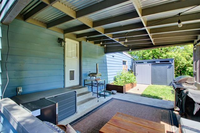 348 NE Harvest Drive, Oak Harbor, WA 98277