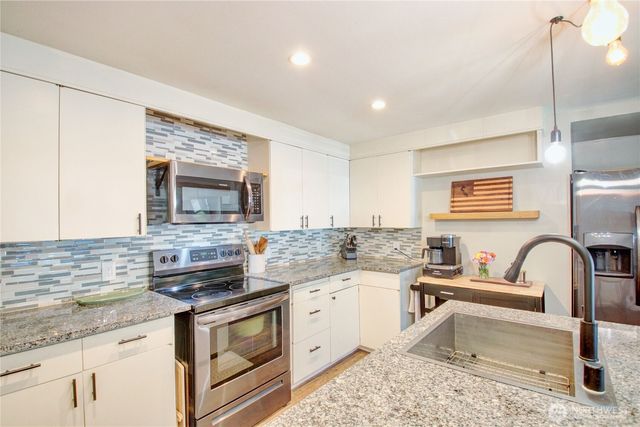 348 NE Harvest Drive, Oak Harbor, WA 98277