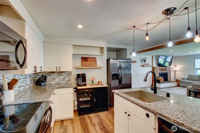 348 NE Harvest Drive, Oak Harbor, WA 98277
