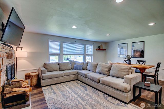 348 NE Harvest Drive, Oak Harbor, WA 98277
