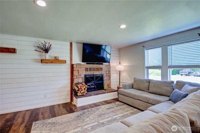 348 NE Harvest Drive, Oak Harbor, WA 98277