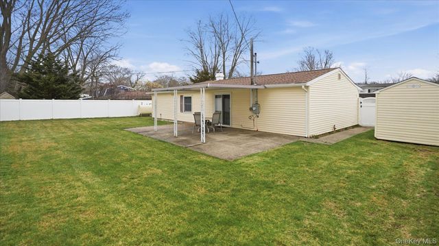 19 All Points Terrace, Holbrook, NY 11741