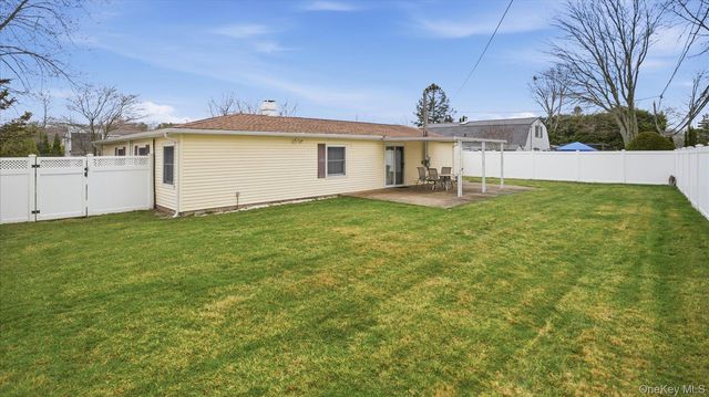 19 All Points Terrace, Holbrook, NY 11741