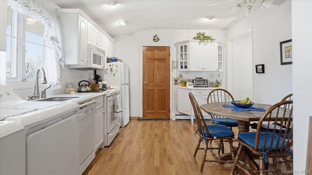 19 All Points Terrace, Holbrook, NY 11741