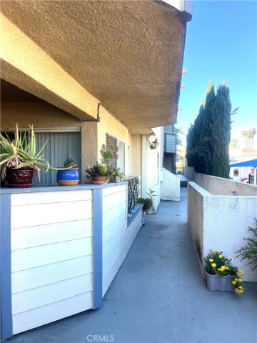 328 E Valencia Apt G, Burbank, CA 91502