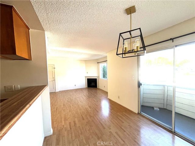 328 E Valencia Apt G, Burbank, CA 91502
