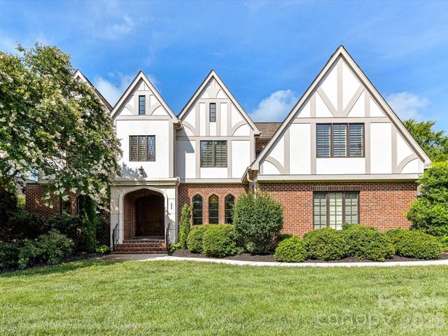 808 Huntington Park Drive, Charlotte, NC 28211