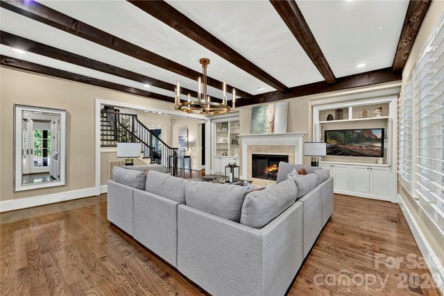 808 Huntington Park Drive, Charlotte, NC 28211
